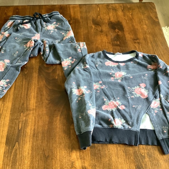 Dex Sweatshirt and Joggers - Picture 1 of 4